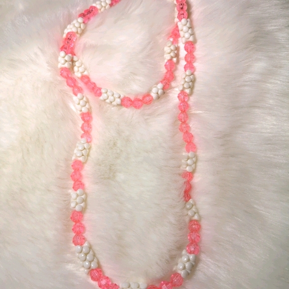 1960s plastic beads - Picture 1 of 1